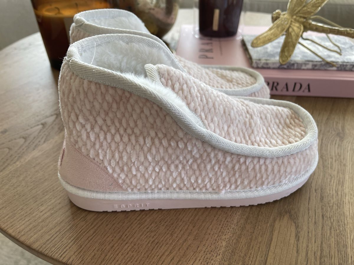 Esprit Scarpe per ragazzi: Esprit Kinder Hausschuhe GR. 34 – Usato da Inwil venduto da 0107MI