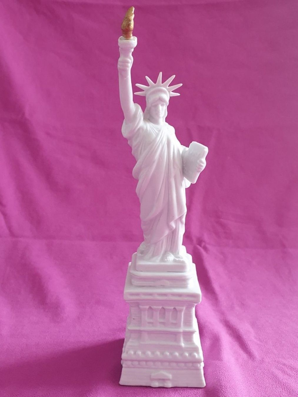 Skulpturen & Statuen: Freiheit Statue mit Gold Fackel – Gebraucht aus Abtwil AG von MaVo.0710