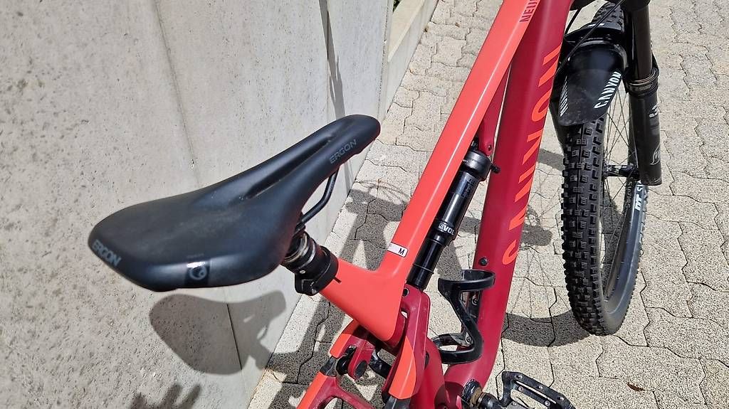 Canyon Biciclette: Canyon Neuron CF 8 WMN 2022 - Grösse M – Usato da Berikon venduto da lotti11 1