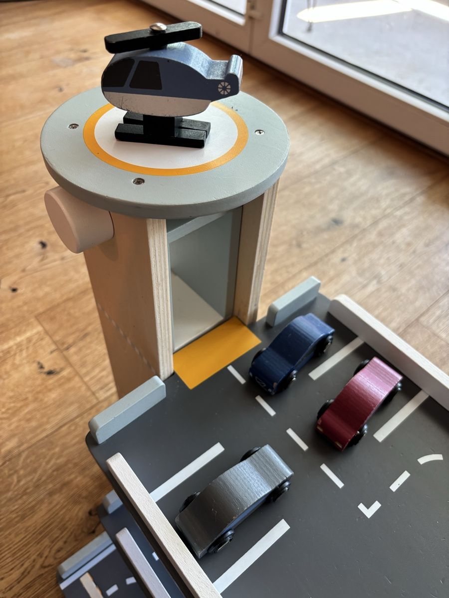Spielzeuge: Autogarage Holz Kid’s Concept – Gebraucht aus Zürich von keegstra 1