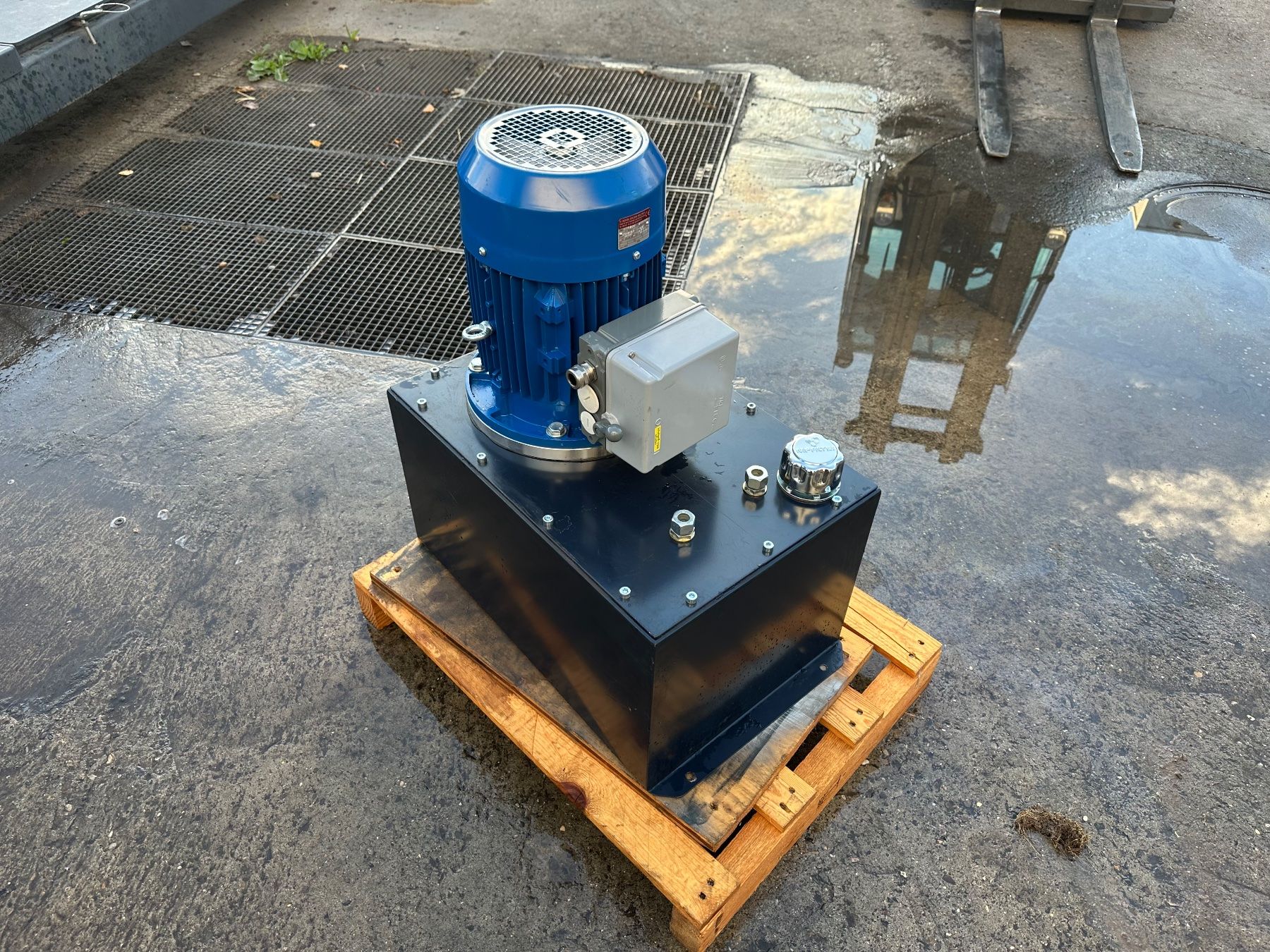 Pompe & Parti di ricambio: Hydrauliköl Pumpaggregat – Nuovo (secondo la descrizione) da Ettingen venduto da lubs 1