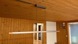 LED-Pendelleuchte mit Holzenden