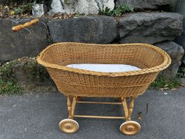Stubenwagen, Korb geflechtet, ideal für Neugeborene