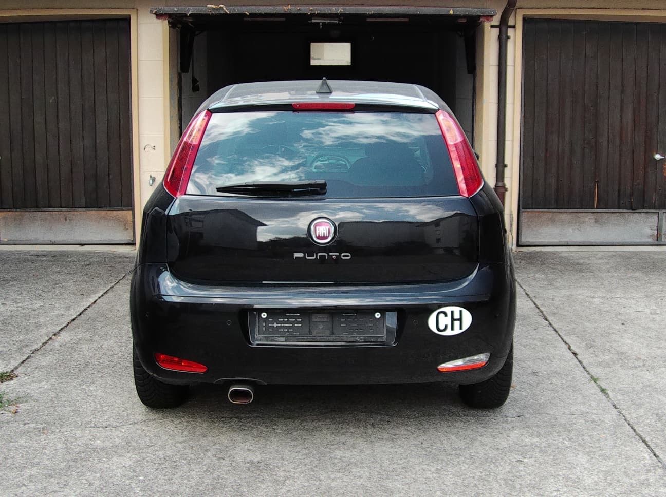 Fiat Automobili: Fiat Punto 1.2 8 V Schwarz – Usato da Dübendorf venduto da cricio 1