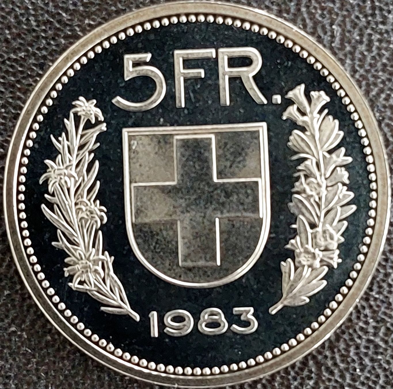Tutti le monete: 5 Franken 1983 stgl. / aus Münzsatz – Nuovo (secondo la descrizione) da Arch venduto da coinsandmore