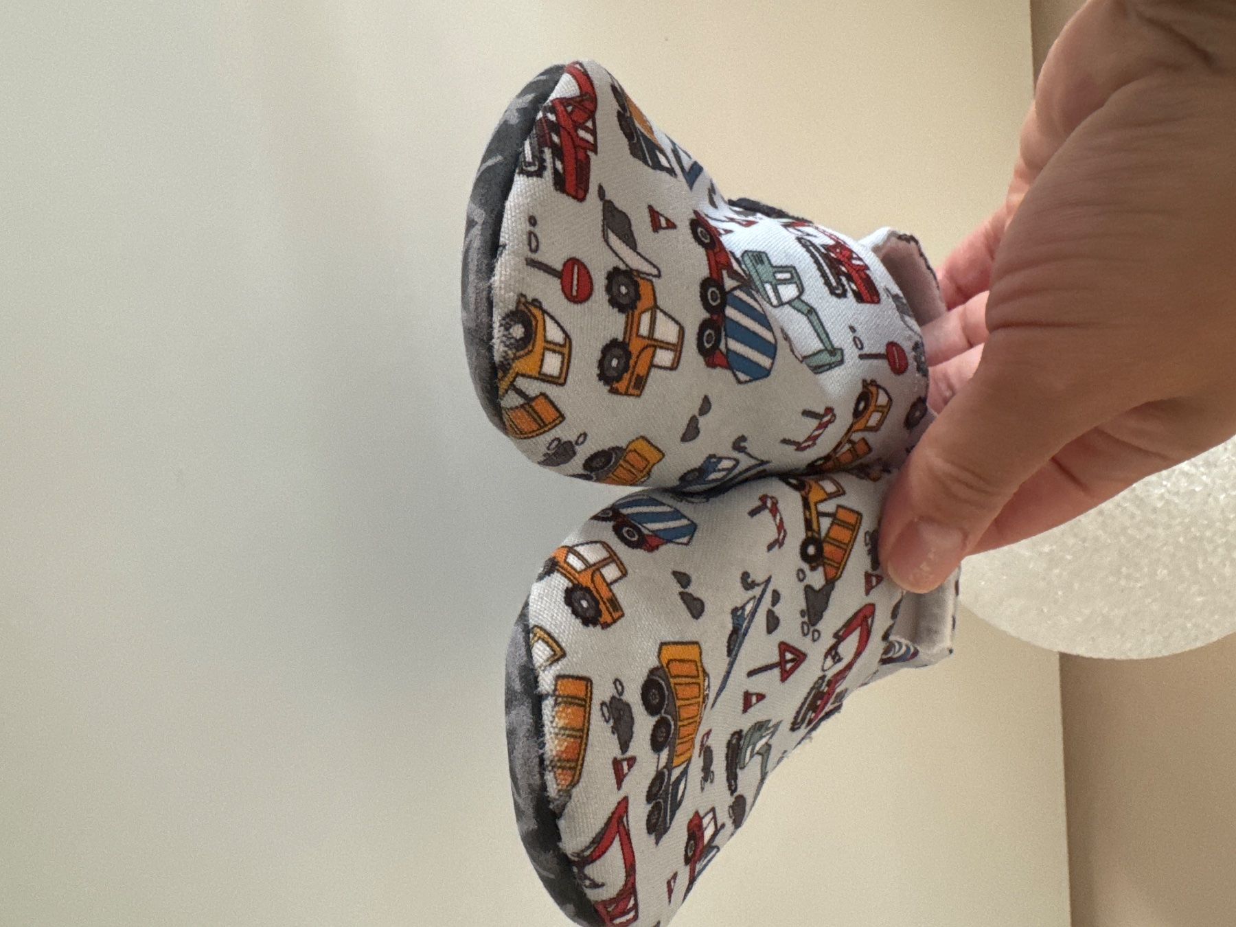 Chaussures garçon: Snugi slippers EU 25 – D'occasion à Bever par tut_tmz9 3