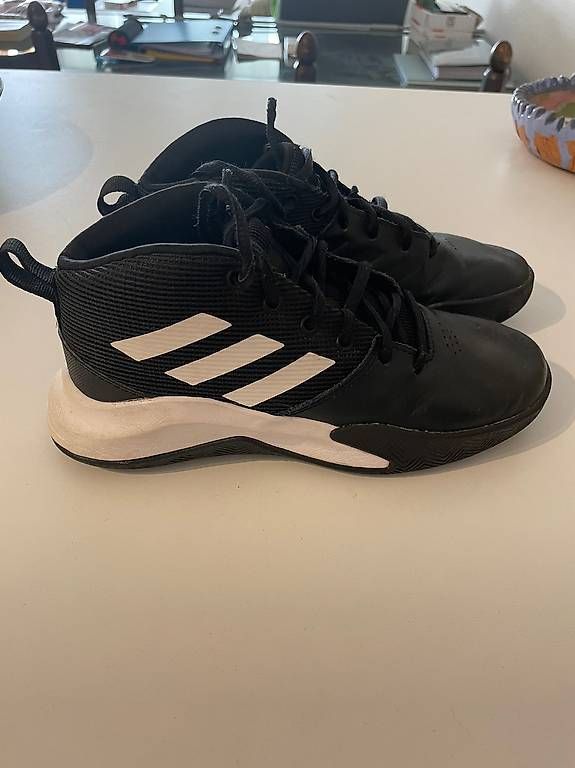 Scarpe da uomo: Scarpe da ginnastica Adidas nr. 34 – Usato da Mendrisio venduto da Paolillo74