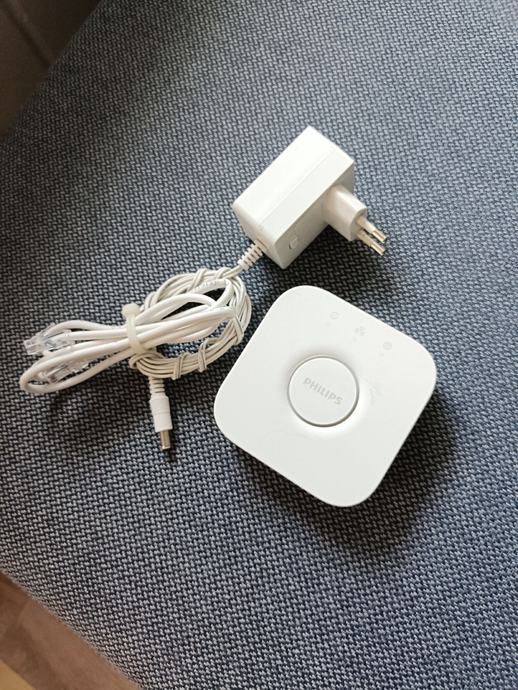 Philips Lampade: Philips Hue Bridge 2.0 mit Netzteil – Usato da Teufenthal AG venduto da Leniileinn