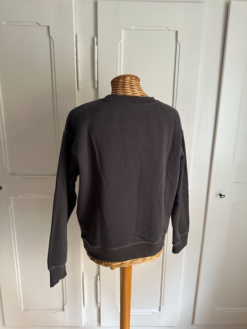 H&M Pulls & Sweat-shirts: Paris Pullover dunkelgrau S – D'occasion à Zürich par Diazaio 2