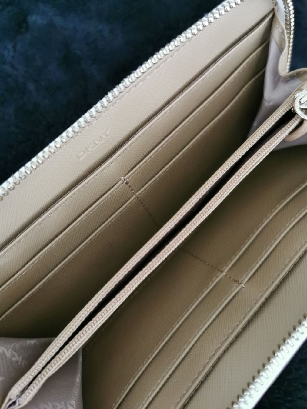 DKNY Portamonete: DKNY Portemonnaie – Usato da Zürich venduto da Rae0850 1