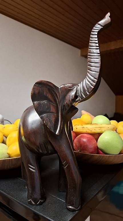 Statuette: Elephant en bois d'Afrique  – Usato da Noréaz venduto da san_f77y