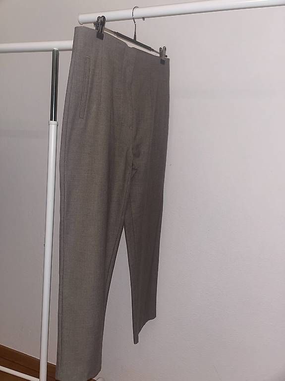 Pantaloni: Zara pantaloni cotone marre grigio M zip centrale – Usato da Bioggio venduto da Nadezhda 4