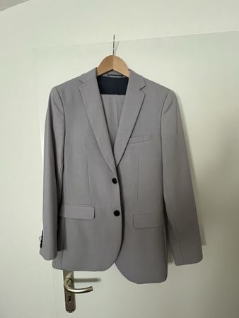 Anzug Herren grau Slim Fit Grösse 44 nie getragen