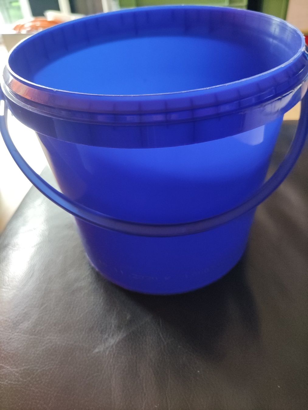 Contenitori & Simili: Blauer Lebensmittel Kübel, Eimer mit Deckel 3 Liter – Usato da Spreitenbach venduto da lucius2024