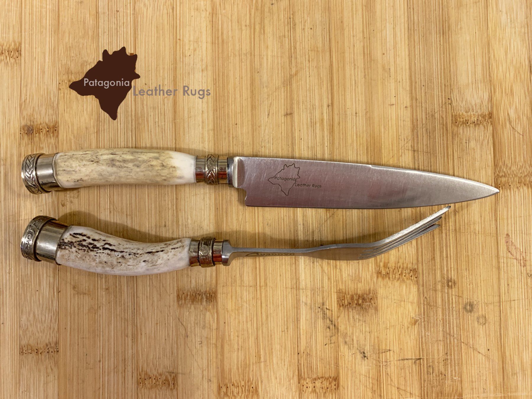Set di posate: Messer- und Gabel-Set mit Hirschgeweih-Griffen – Nuovo e nell'imballaggio originale da Arbedo venduto da patagonialeatherrugs 2