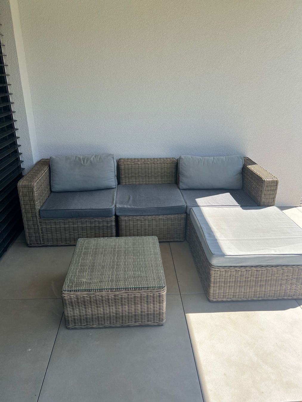 Chaises longues: Rattanlounge inkl. Loungetisch – D'occasion à Gunzgen par lea_wy8h