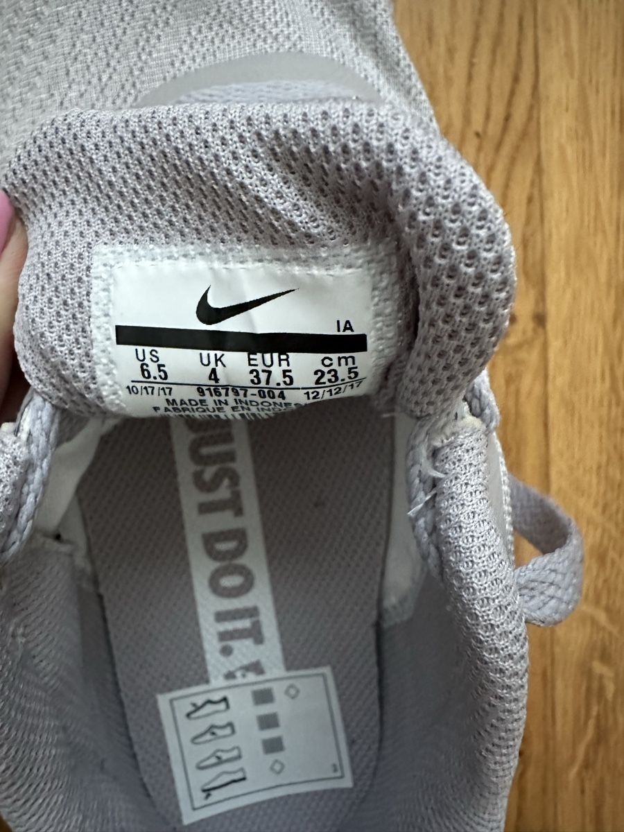 Nike Scarpe da donna: Nike MD Runner 2, Gr. 37.5, Grau, neu – Nuovo (secondo la descrizione) da Wil SG venduto da millass 4