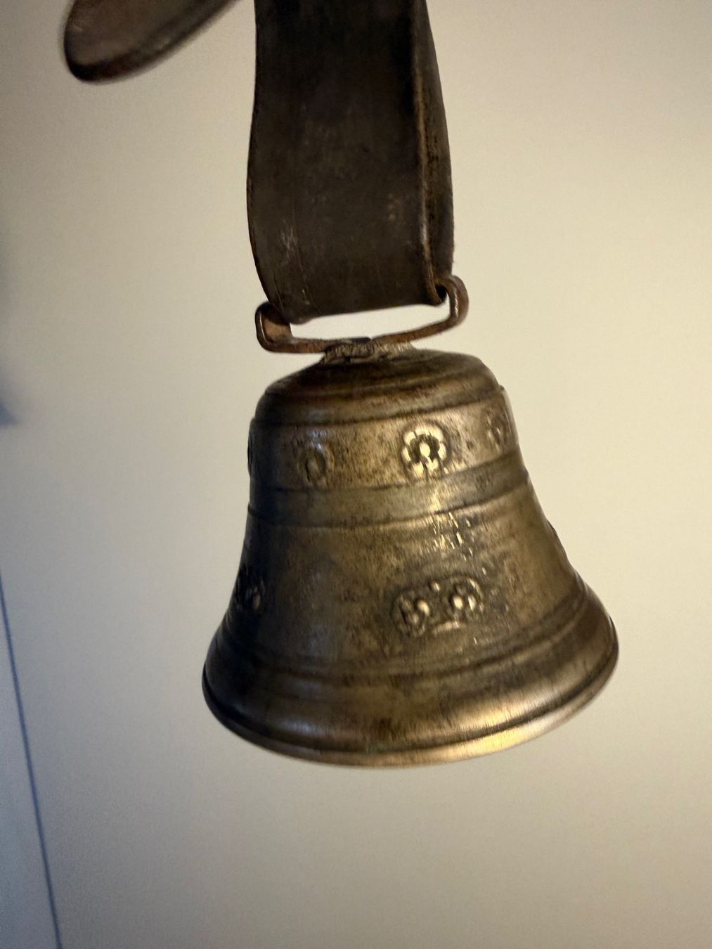 Glocken & Treicheln: Glocke: Antikes Schmuckstück mit 12 cm Durchmesser – Gebraucht aus Sils im Domleschg von schulti74 1