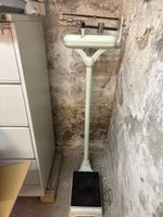 Vintage Personenwaage mechanisch beige guter Zustand