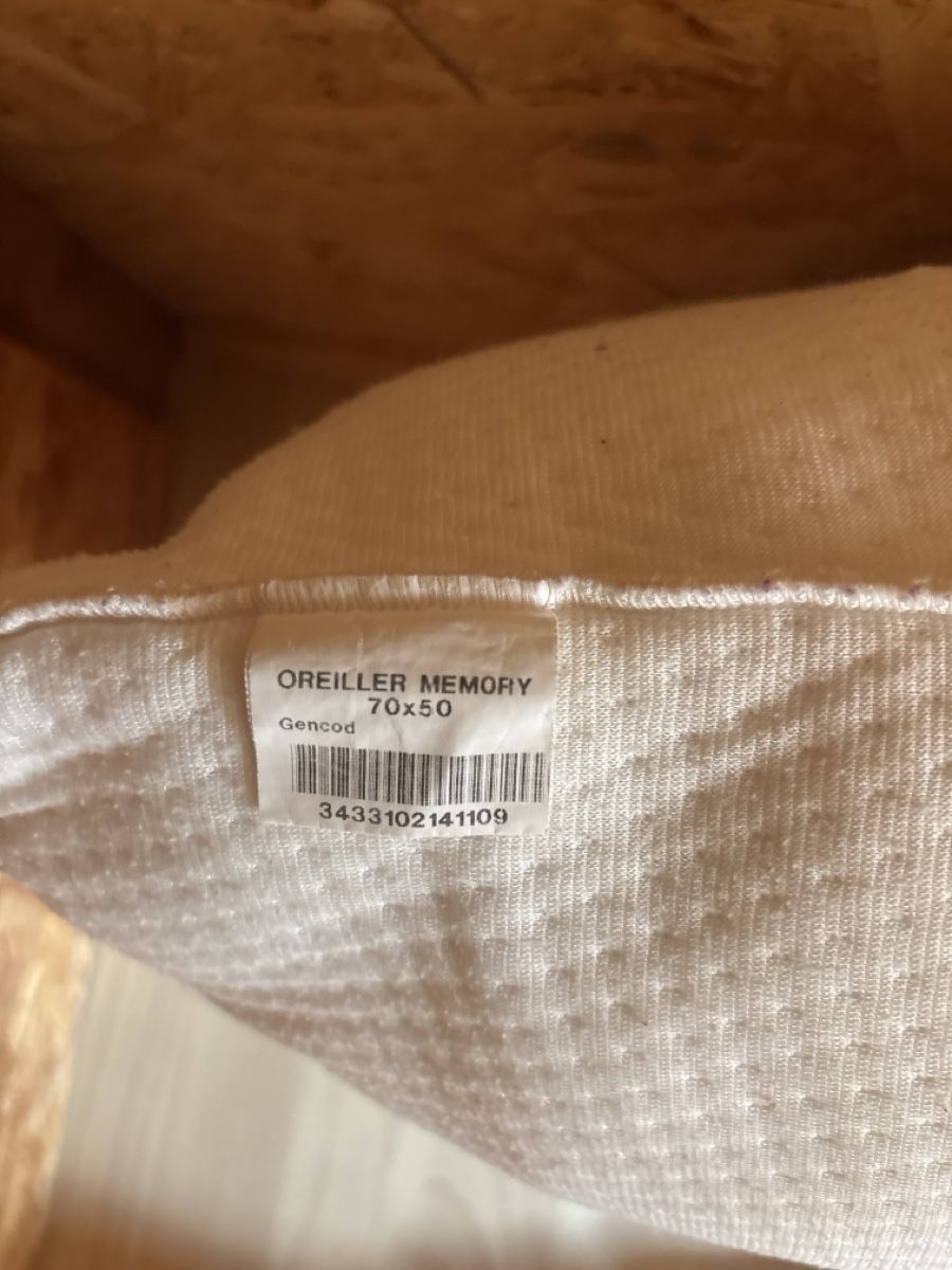 Cuscini: Oreiller à mémoire de forme 70x50 cm – Usato da Evionnaz venduto da roh_l5yz 2