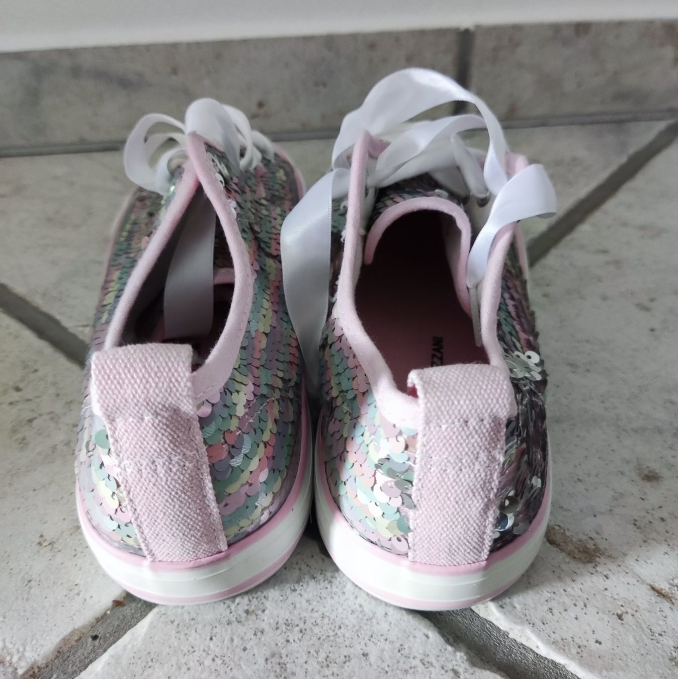 Scarpe da donna: CLAUDIA GHIZZANI SNEAKER GR.39 – Usato da Chur venduto da Rodanisa 3