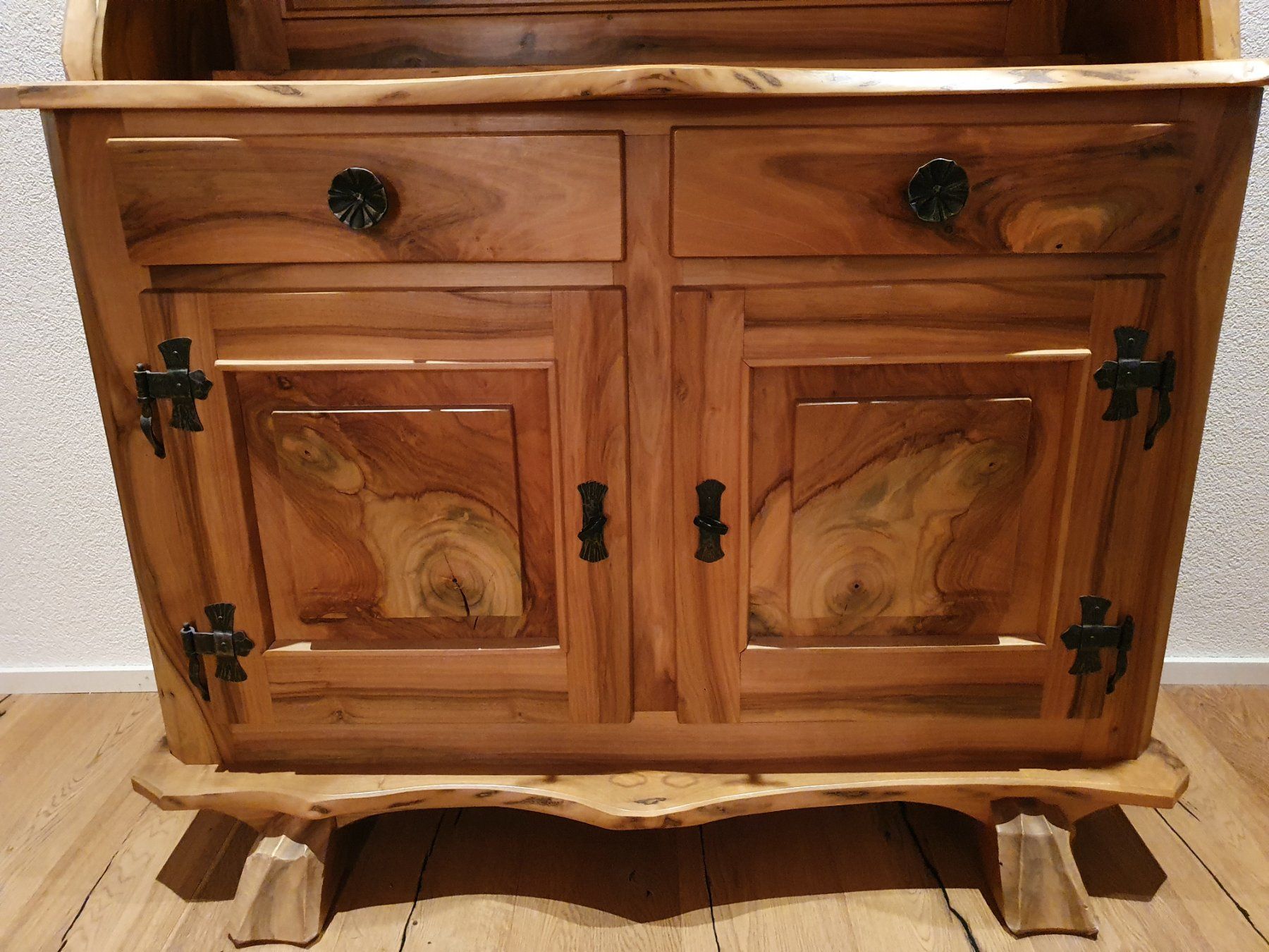 Credenze: Engadiner Buffet aus schweizer Nussbaum – Usato da Einsiedeln venduto da M.Aurel 6