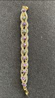 Handgefertigtes Armband mit lila Steinen