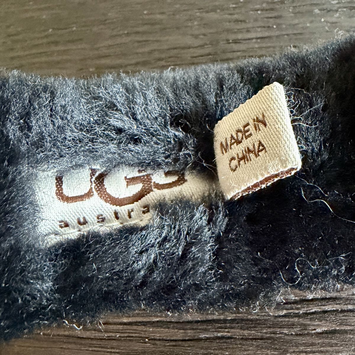 Ugg Copricapi, berretti & cappellini: Ohrenwärmer UGG schwarz – Usato da Baden venduto da anja.vanessa 3