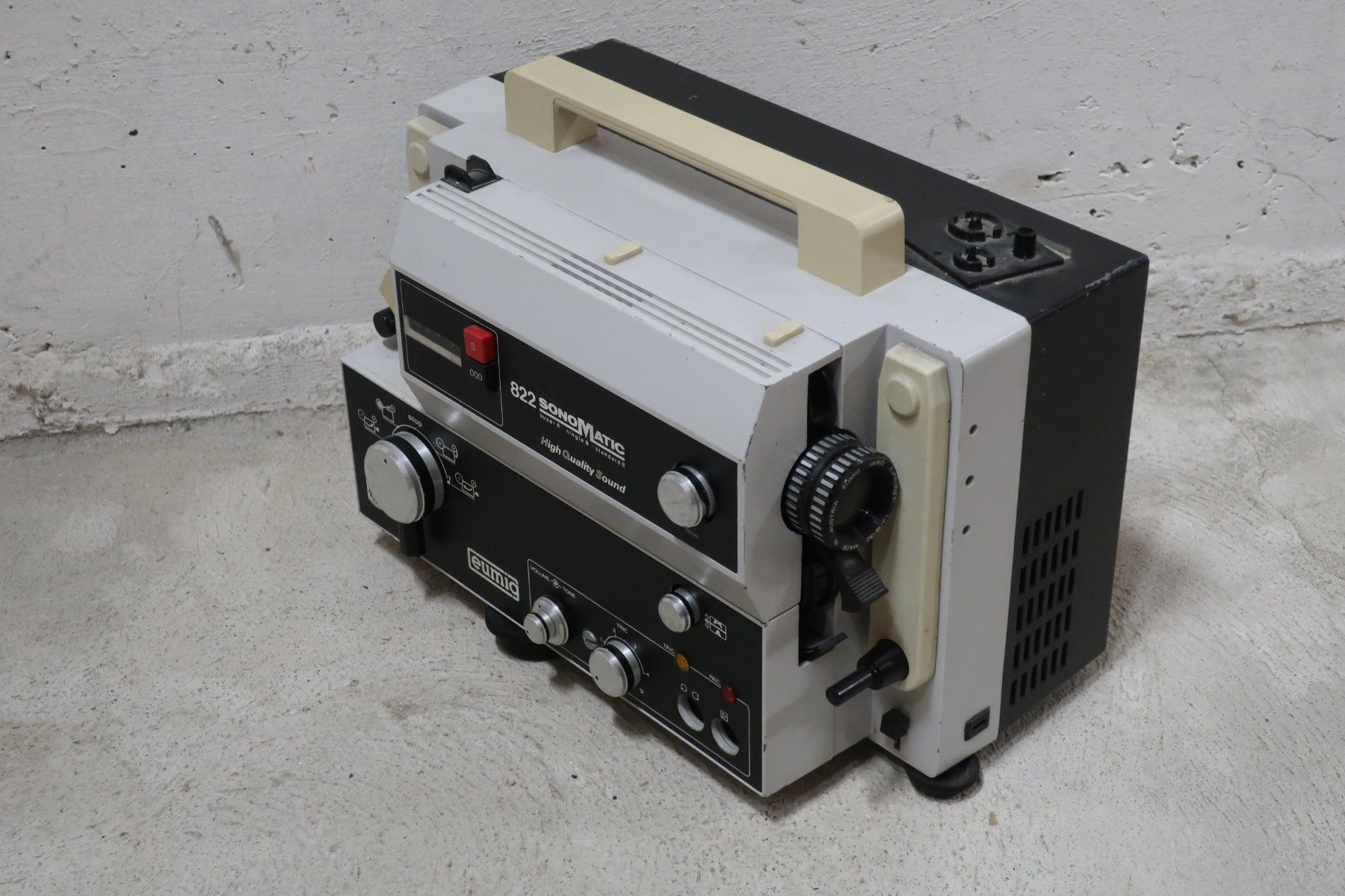 Home Cinema: JETZT Super 8 Projektor Eumig 822 Sonomatic Eupronet 15-30mm – Difettoso da Zürich venduto da dnk_nrd8 1