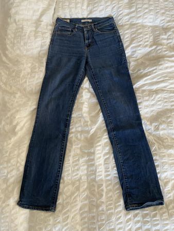 Levis jeans 27