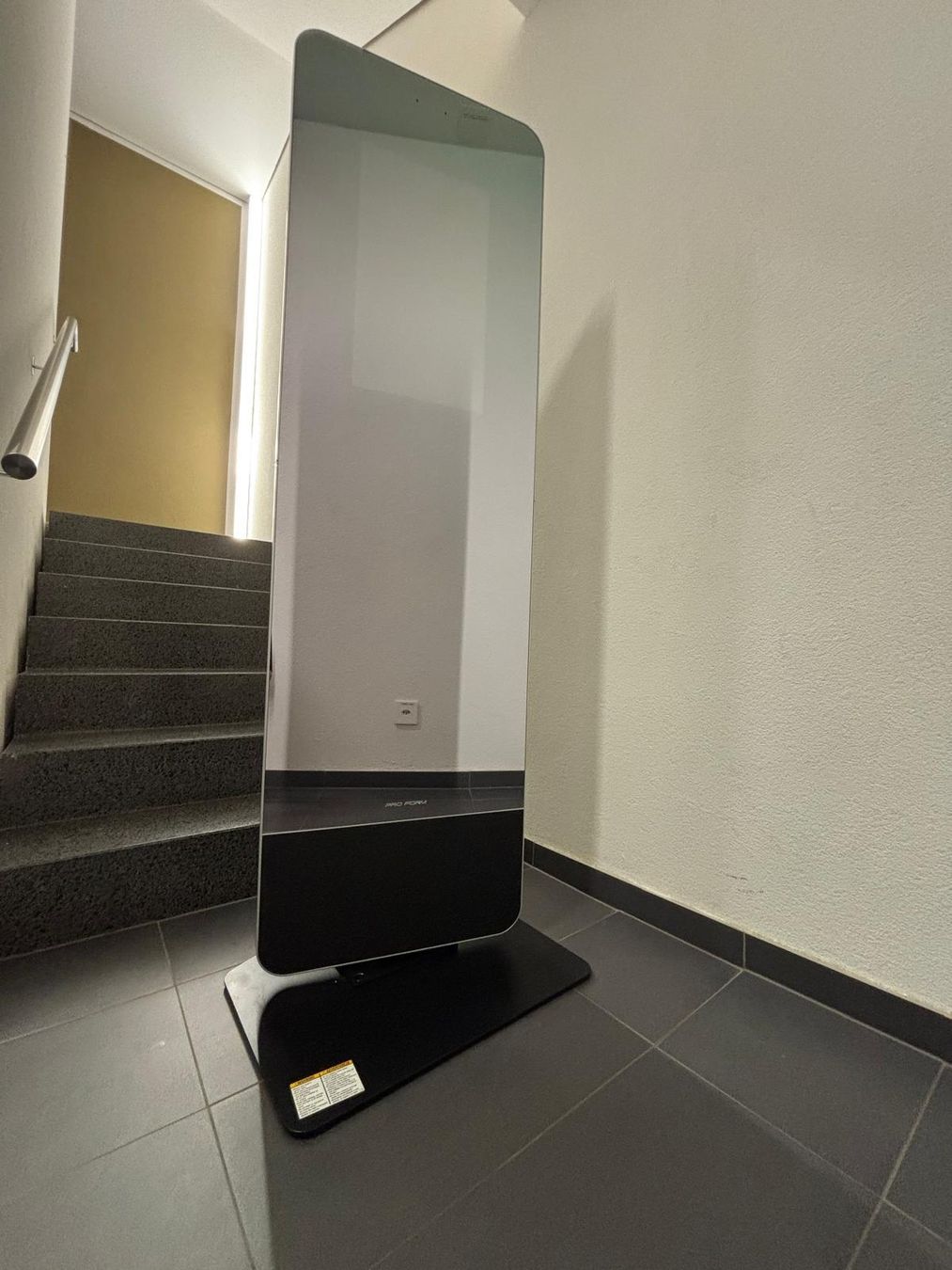 Specchi: Miroir interactif Pro-Form Vue, comme neuf, – Nuovo (secondo la descrizione) da Lausanne venduto da Cardosoandrade