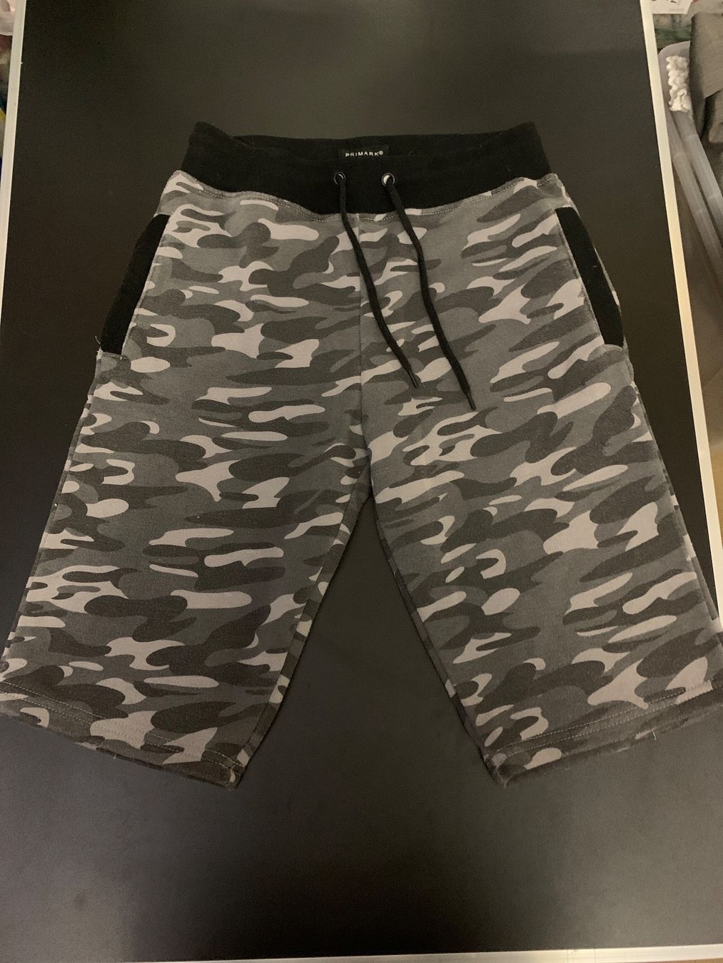 Pantaloni: Kurze Hose Jungen Gr. 158 Primark – Usato da Oberweningen venduto da Bumblebee2