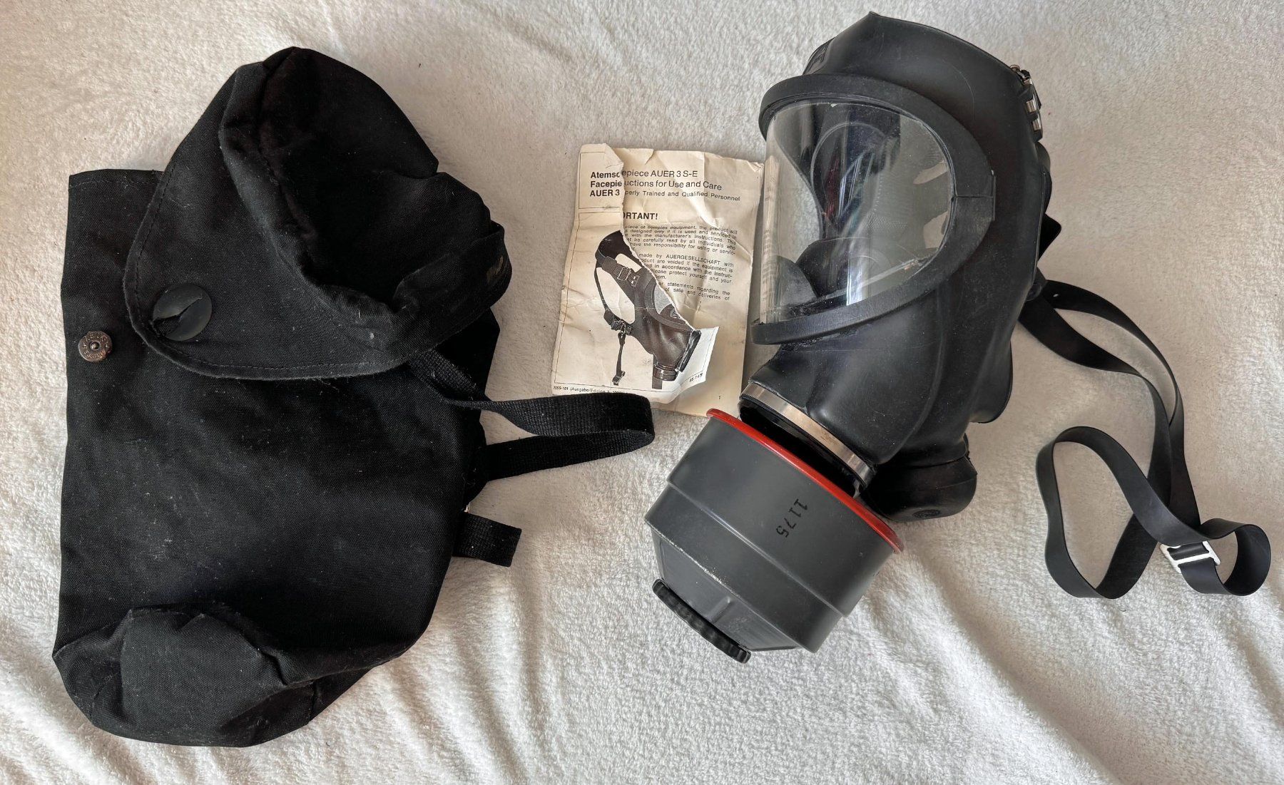 Protezione per viso e udito: 1 AUER 3 S-E Polizeischutzmaske mit Tragetasche – Usato da Zürich venduto da Policepatch