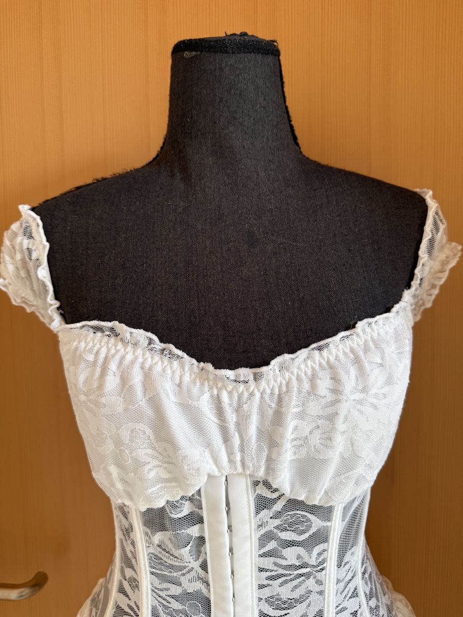 Tute: Spitzenjumpsuit in Miederoptik – Nuovo (secondo la descrizione) da Sigriswil venduto da ck56 6