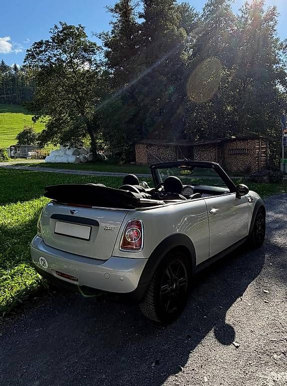 Autos: Mini ONE Cabrio - 1. Hand - mit MFK – D'occasion à Wilen b. Wollerau par iva_n8v7 1