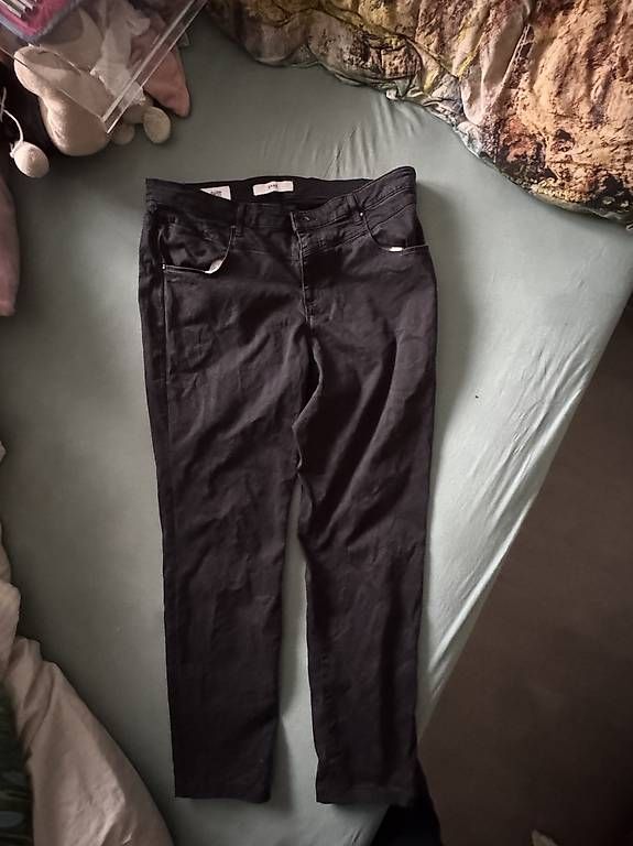 Brax Jeans: Jeans Brax Grösse 44 - schwarz – Usato da Muhen venduto da jol_ina00 1
