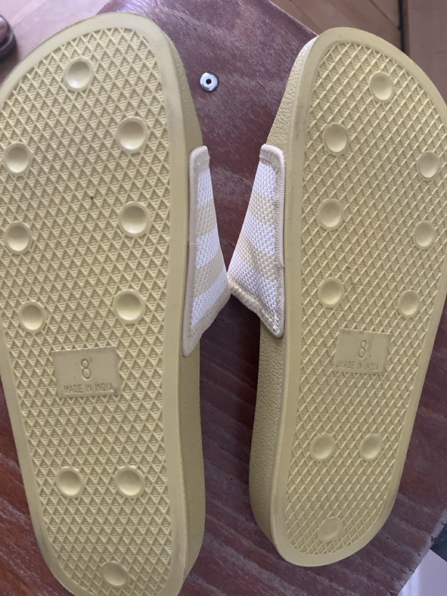 Adidas Scarpe da uomo: adiletten in gelb grösse 40 – Nuovo (secondo la descrizione) da Basel venduto da fanfan_ 1