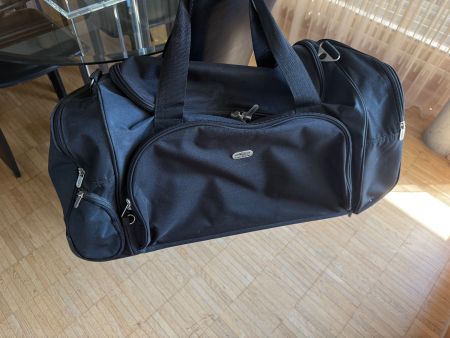 Reisetasche schwarz mit Rollen s. Masse