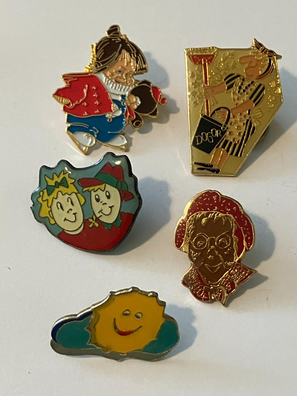 Placchette & Badge: 5 Pin Figuren (8) – Usato da Basel venduto da djwwpp
