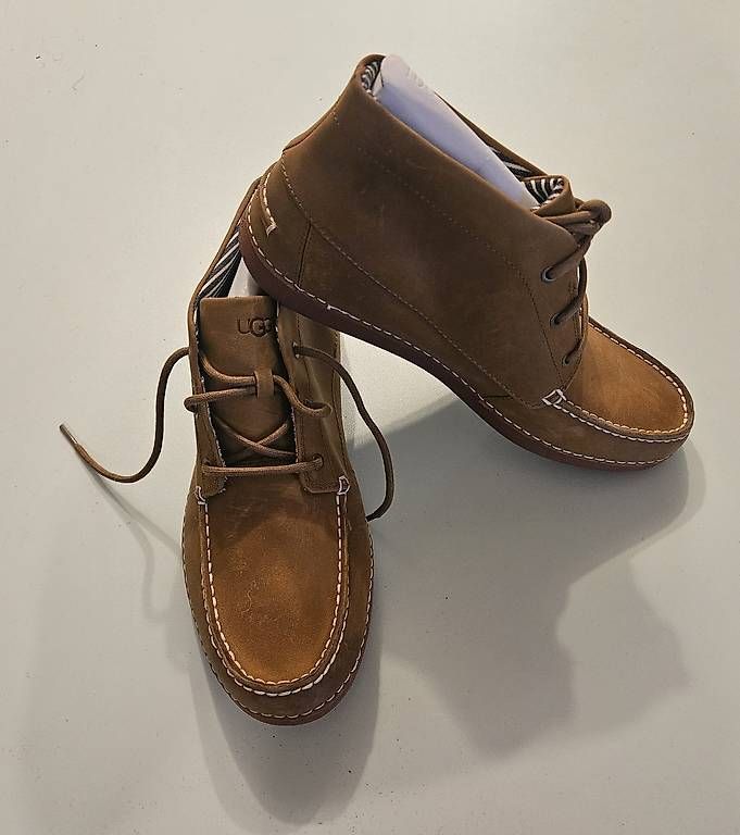 Scarpe da uomo: Neu UGG Herrenschuhe  – Usato da Nidau venduto da ann_2289