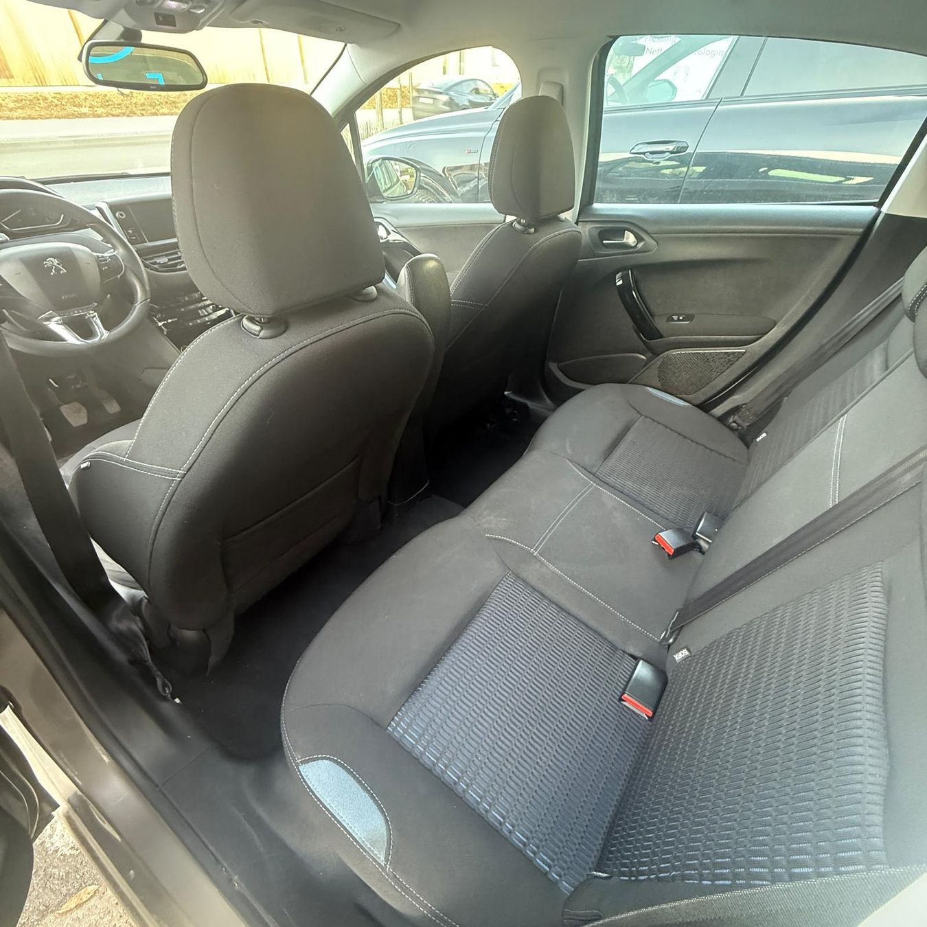Peugeot Automobili: Peugeot 208 diesel 1.6 – Usato da Fribourg venduto da cbu_q7ck 8