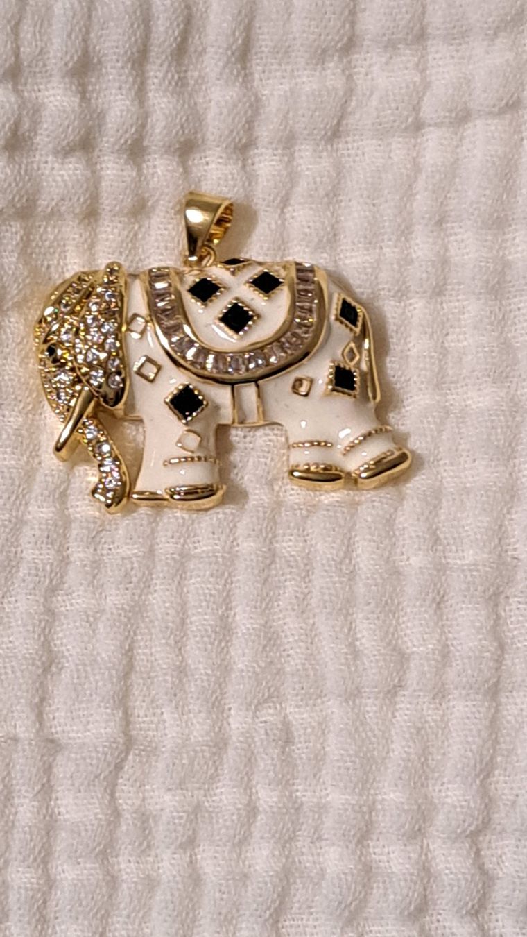 Ciondoli: pendentif éléphant blanc avec chaîne dorée – Nuovo (secondo la descrizione) da Chêne-Bourg venduto da n4r_7kyb 1