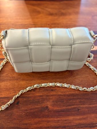 Sac bandoulière matelassé vert - parfait pour l'été!