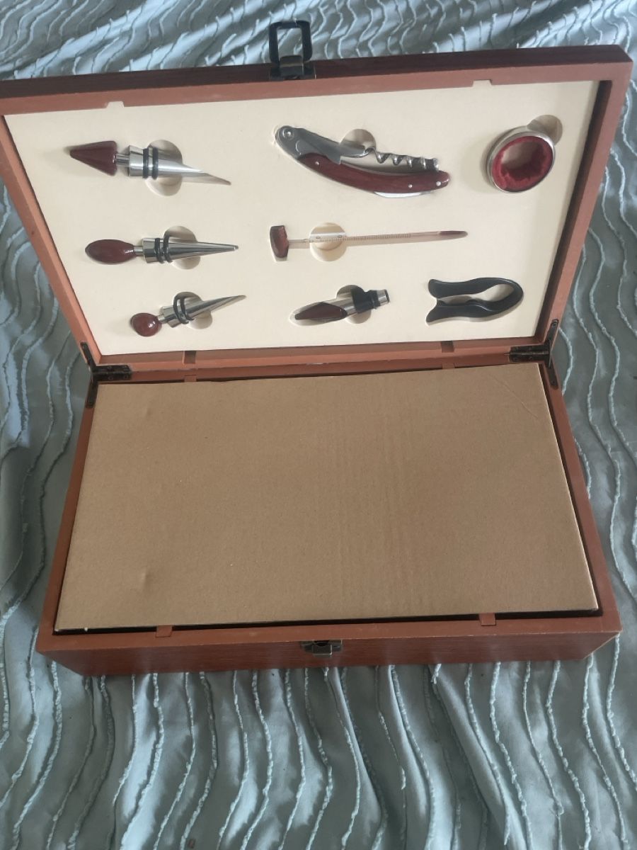 Schmuckkästen: Coffret en bois avec accessoires pour vin – Neu und originalverpackt aus Meyrin von jul_km5p 2