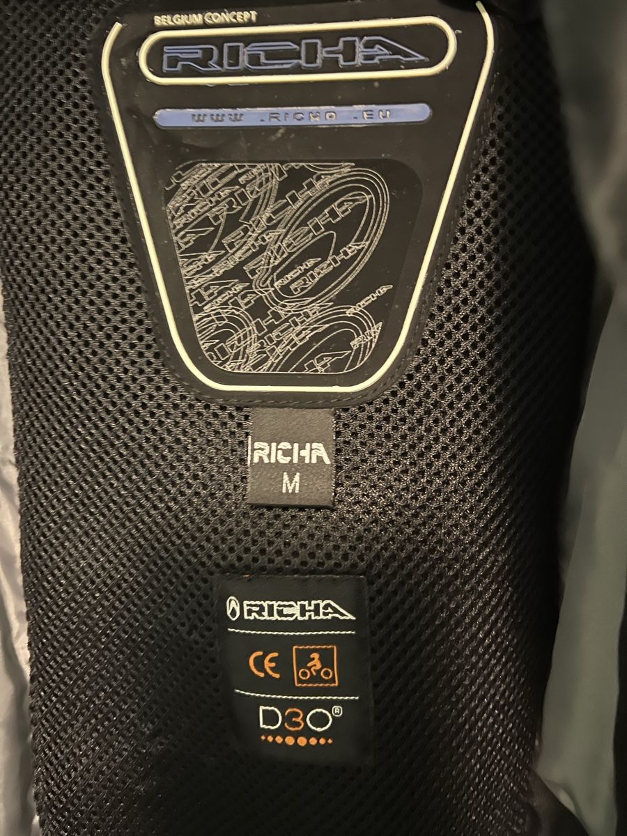 Jacken: Richa Motorradjacke Grösse M mit D3O-Protektor – Gebraucht aus Wettingen von enn_6rsh 3
