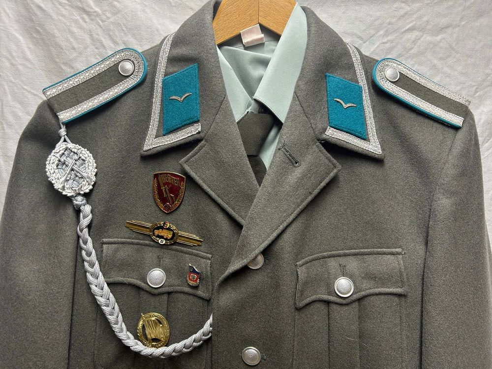 Uniform eines Unteroffiziers der Luftwaffe der DDR | Kaufen auf Ricardo