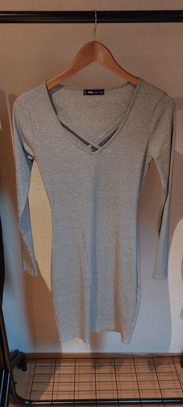 Vestiti: Graues Minikleid, Grösse M, Figurbetont. – Usato da Grosshöchstetten venduto da ali_5x2c