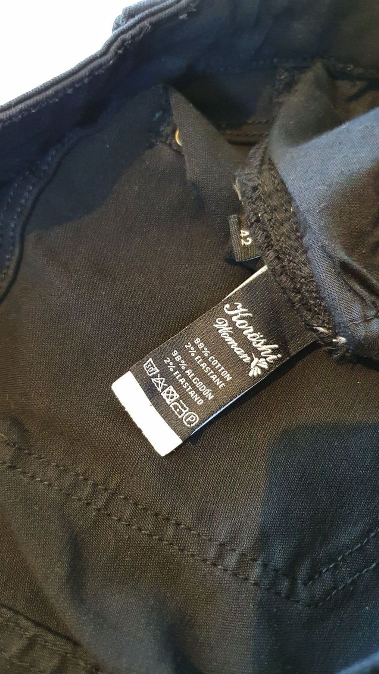 Jeans: schwarze Jeans Shorts 42 – Usato da Niederbuchsiten venduto da klengyel 2