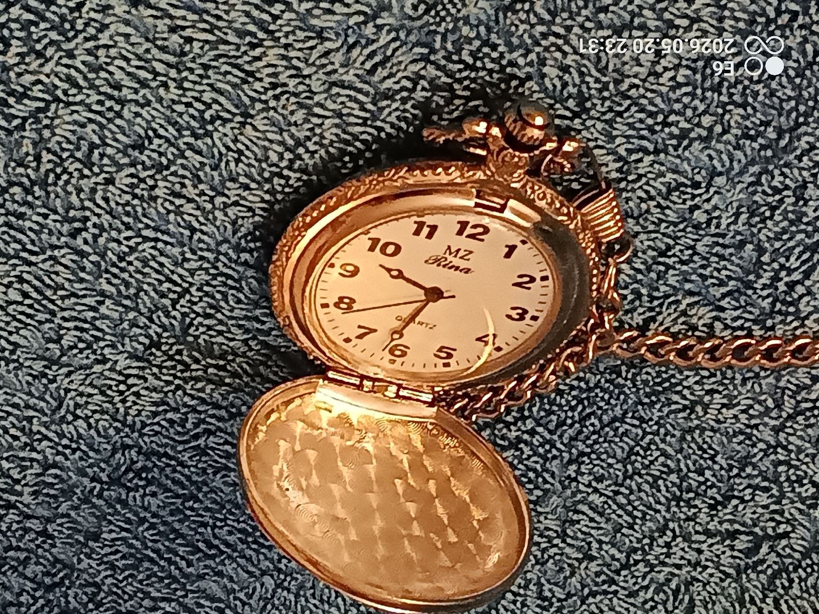 Orologi: RundeTaschenuhr mit Bauernmotiv – Usato da Zürich venduto da Mitzi6 2