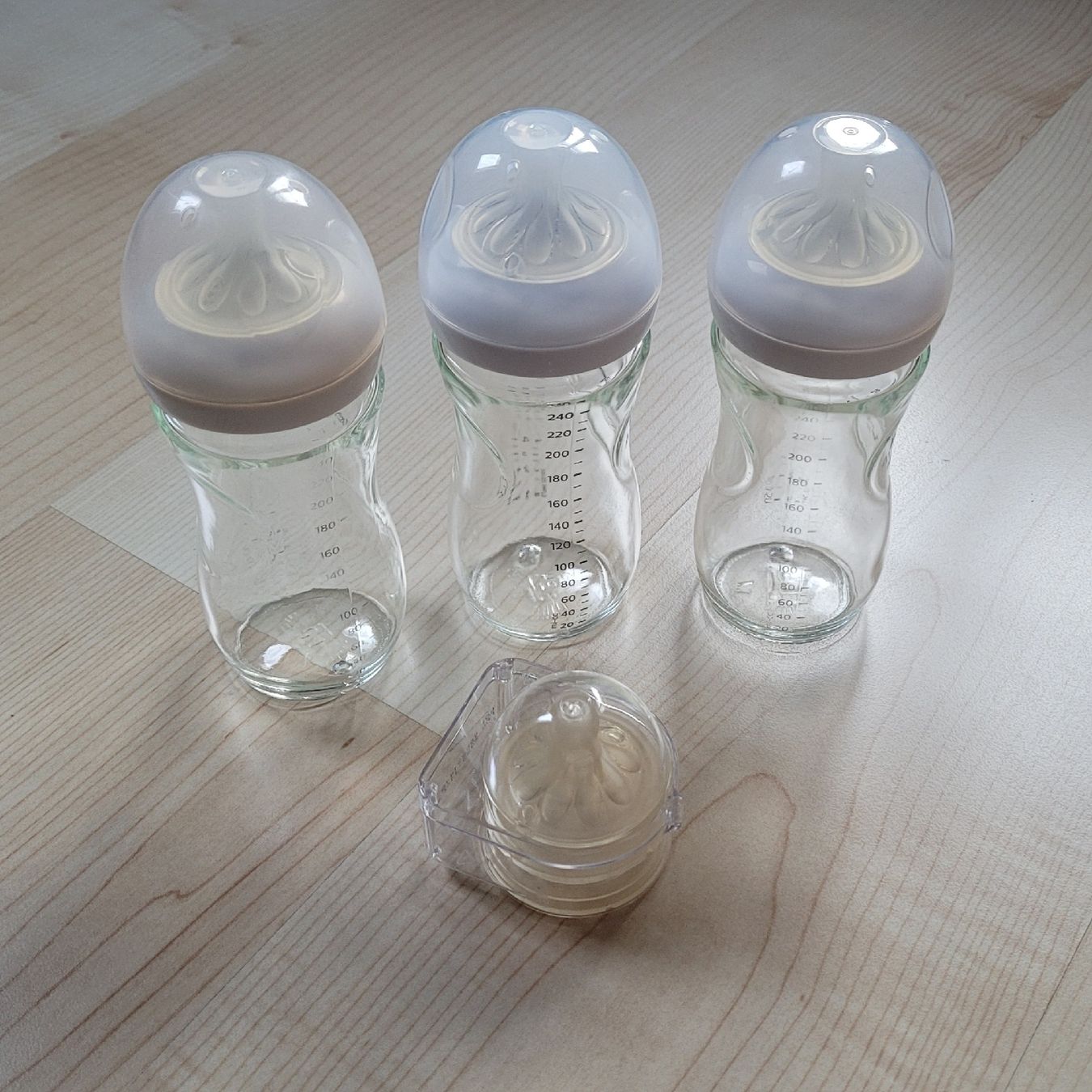 Avent Baby-Mahlzeiten: 3x Glasflaschen Philips Avent 240ml gebraucht – Gebraucht aus Wattwil von JosuaSchneider